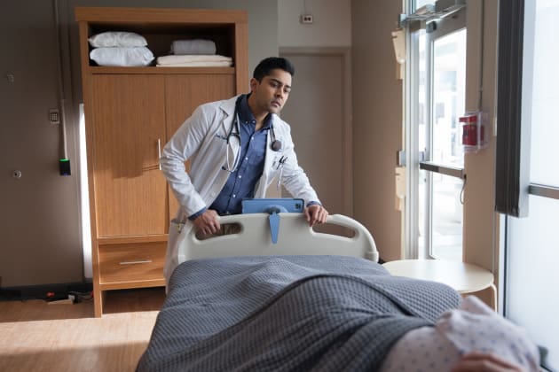 Devon Checks In - The Resident Season 1 Episode 1