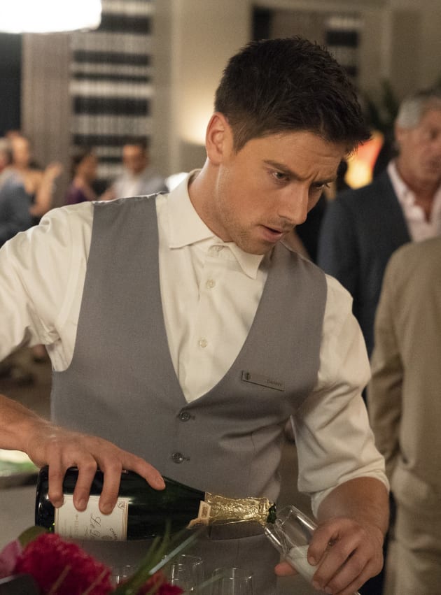 Grand Hotel Season 1 Episode 11 Review: Art of Darkness ...