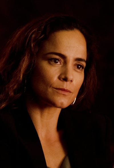 Teresa Is In Charge - Queen of the South Season 5 Episode 1