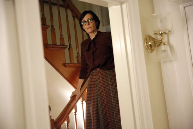 Peeking down the stairs - The Blacklist Season 4 Episode 17