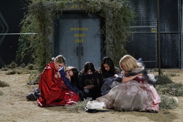 It's Cold At Night - Pretty Little Liars Season 6 Episode 1