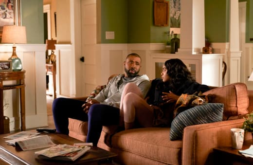 A Father-Daughter Chat - Black Lightning Season 1 Episode 5