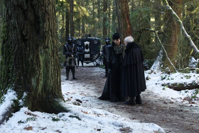 Family huddle - Once Upon a Time Season 6 Episode 14