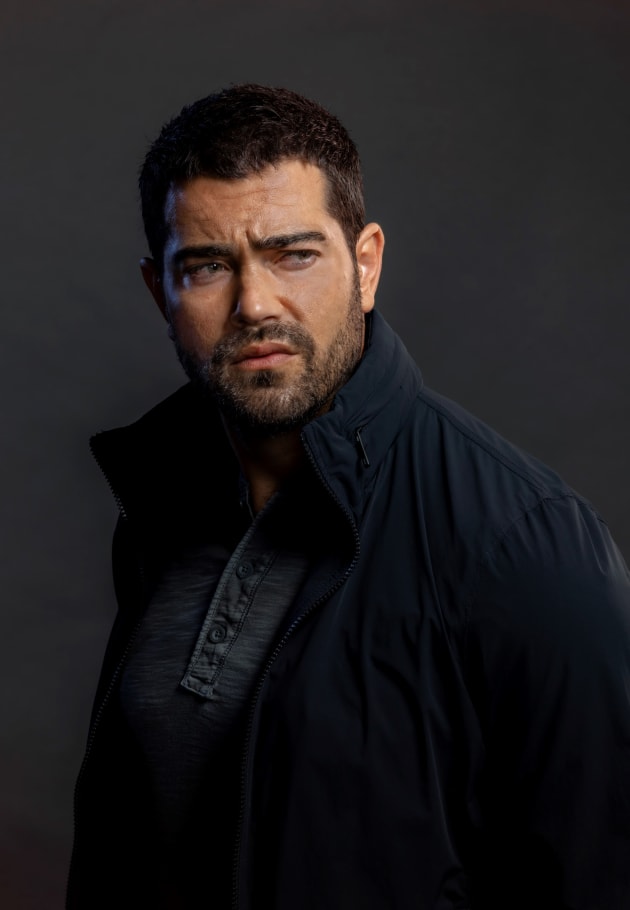 Jesse Metcalfe as Jeff Walker