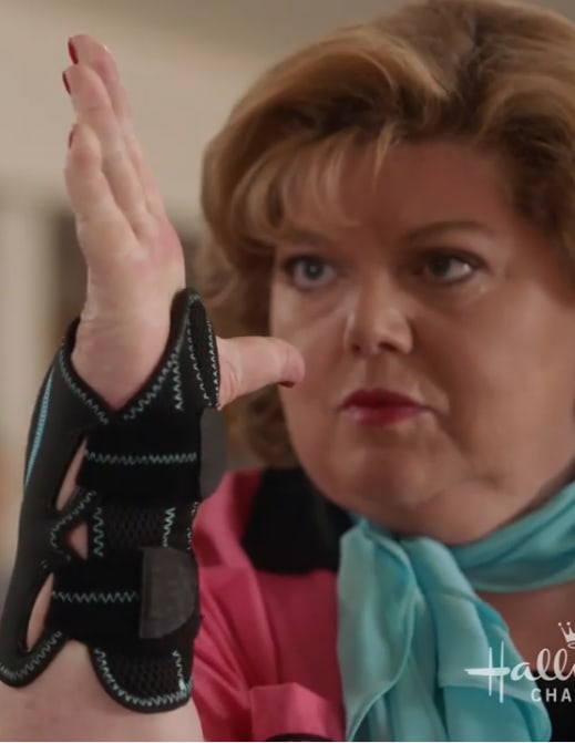 Suiting Up - Good Witch Season 6 Episode 8