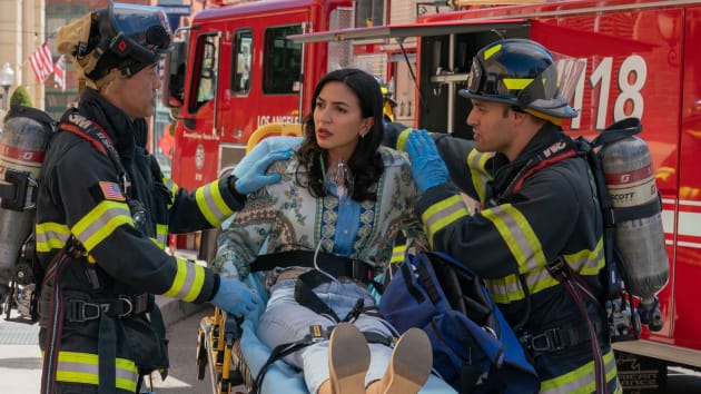 9-1-1 Exclusive Clip: A Trapped Celebrity!