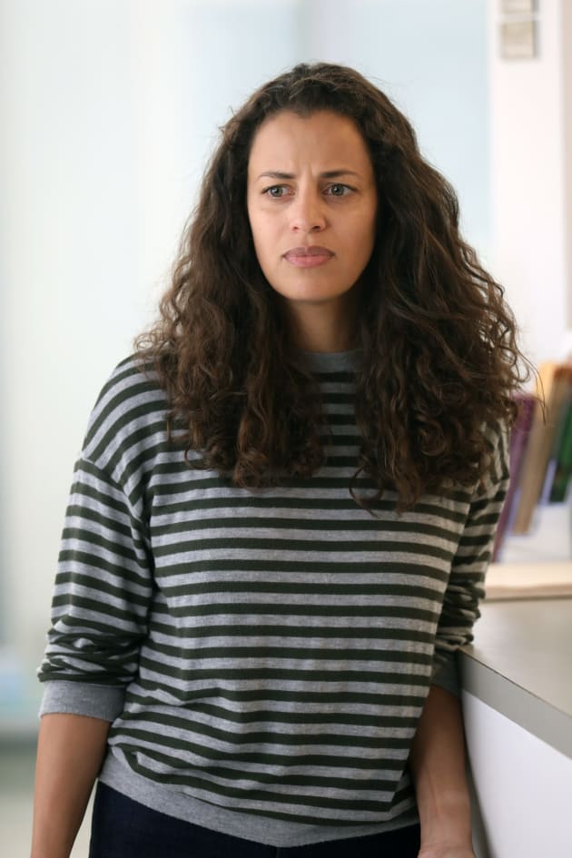 Grace Deep in Thought - Manifest Season 1 Episode 6