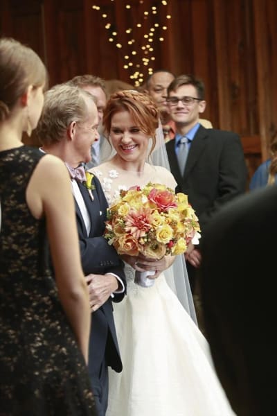 Grey S Anatomy Exclusive Sarah Drew Teases April S Big Day A