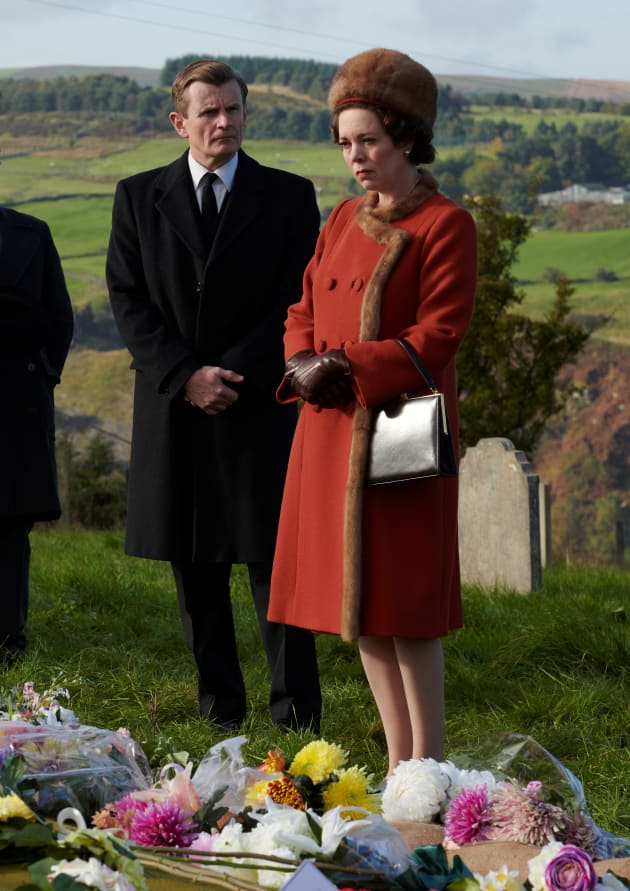 Queen Elizabeth Pays Respects