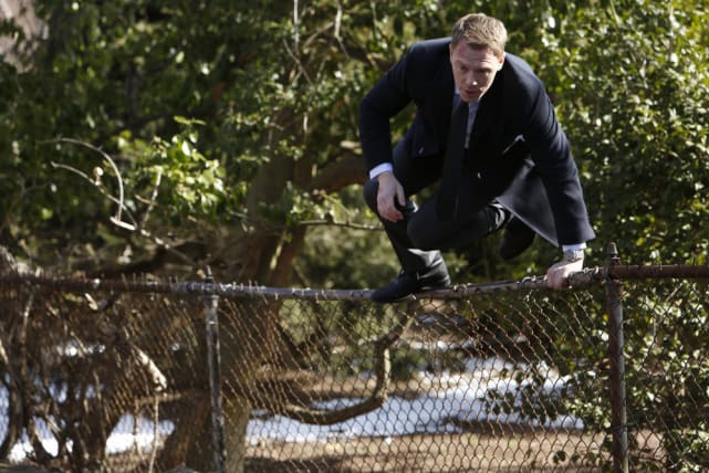 Jumping the fence - The Blacklist Season 4 Episode 19