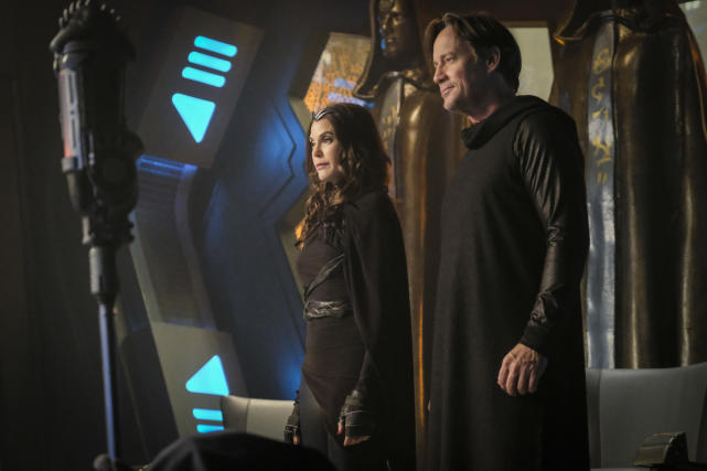 Royalty has Arrived - Supergirl Season 2 Episode 16