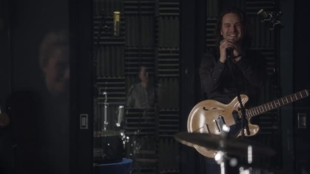 Avery performing in the studio - Nashville Season 5 Episode 8