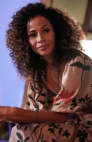 Missing Out -tall  - Good Trouble Season 4 Episode 2