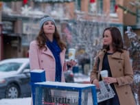Lorelai and Rory in Winter  - Gilmore Girls
