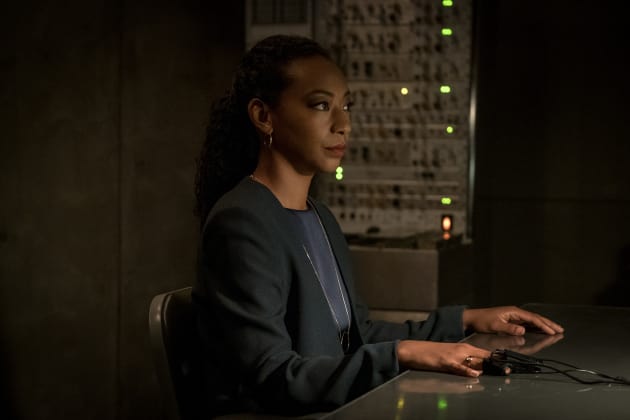 Reading Her In - Counterpart Season 2 Episode 1