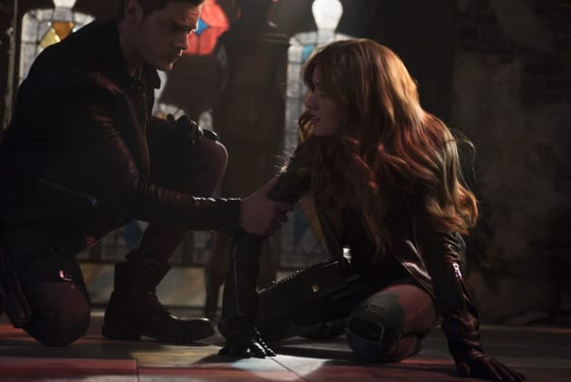 Helping Hand - Shadowhunters Season 3 Episode 16