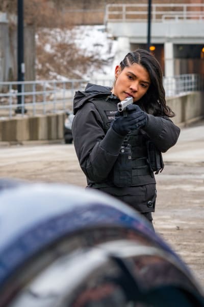 Put Your Weapon Down - Chicago PD Season 7 Episode 18