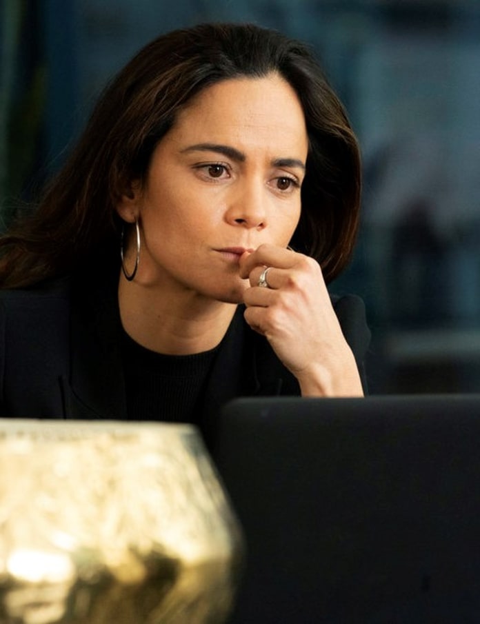 Queen of the South Season 4 Episode 1 Review Bienvenidos A