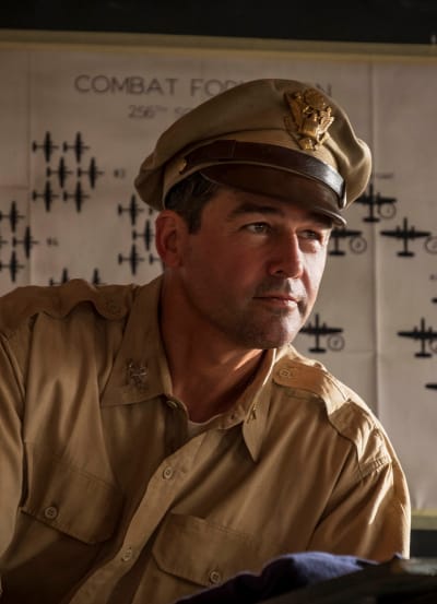 Kyle Chandler as Col. Cathcart - Tall