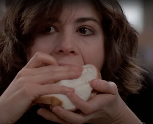 Allison come un sándwich extraño