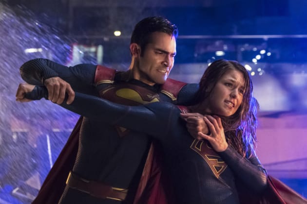 Battle with Superman - Supergirl Season 2 Episode 22