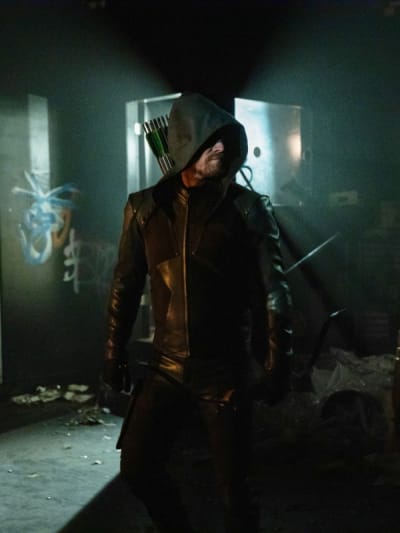 Oliver Queen - Arrow Season 8 Episode 1