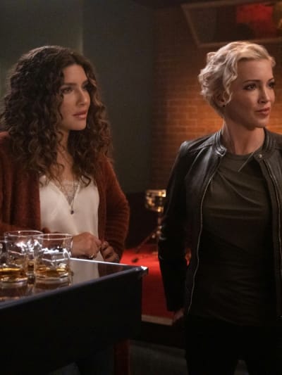 Laurel & Dinah - Arrow Season 8 Episode 9
