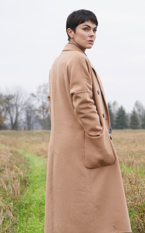 Jenny and McAvoy Check Out The Field - Coroner Season 1 Episode 8