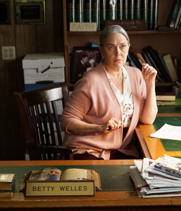 Betty Welles - Stumptown Season 1 Episode 11