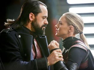 Legends of tomorrow season 1 2025 online