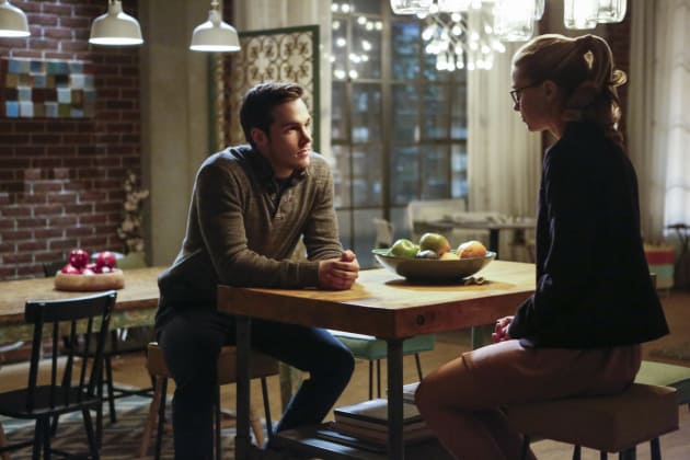Mon-El and Kara Talk - Supergirl Season 2 Episode 10