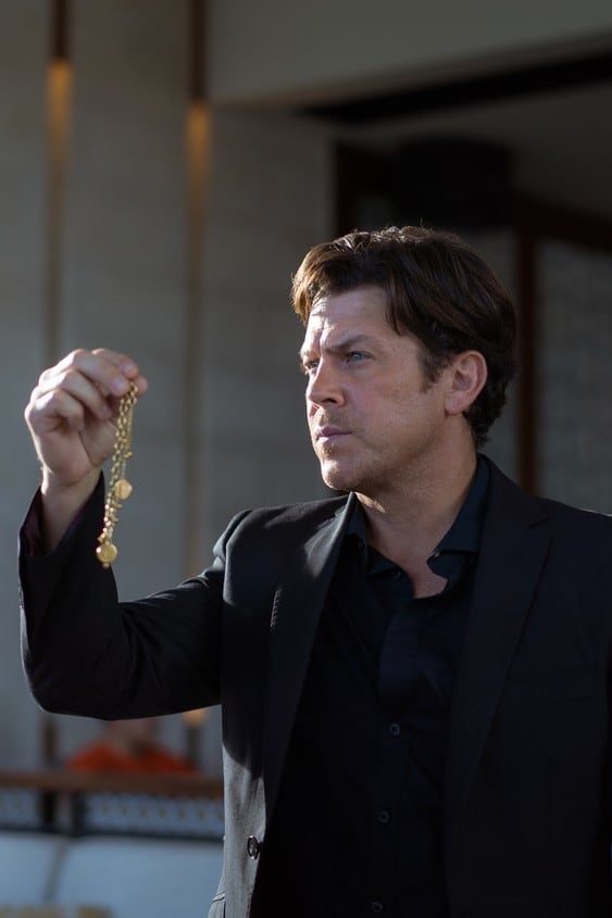 Almost Paradise Season 1 Episode 2 Review: It&rsquo;s Personal - TV Fanatic