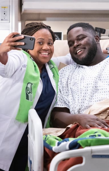 Selfie with a Seahawk -tall - Grey's Anatomy Season 19 Episode 8