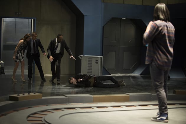 Barry Goes Down The Flash Season 1 Episode 20 TV Fanatic