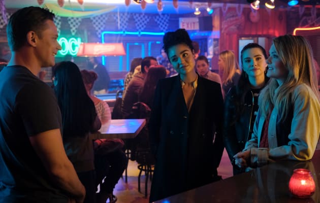 Sutton and her Past - The Bold Type Season 2 Episode 9