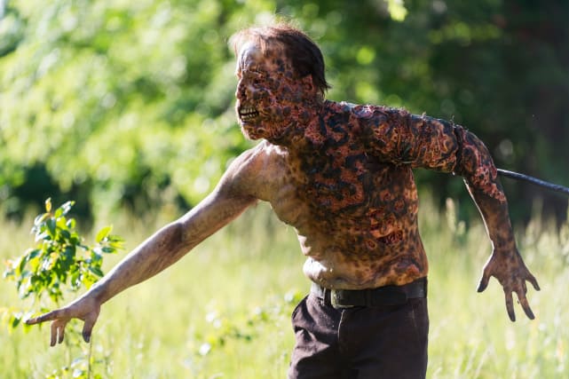 More Walkers, More Problems - The Walking Dead Season 8 Episode 1
