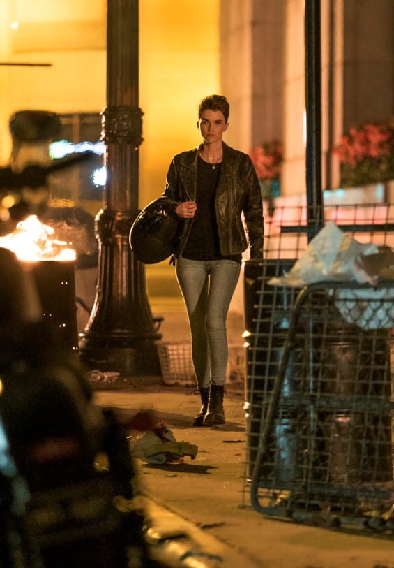 Kate Walks the Streets - Batwoman Season 1 Episode 2