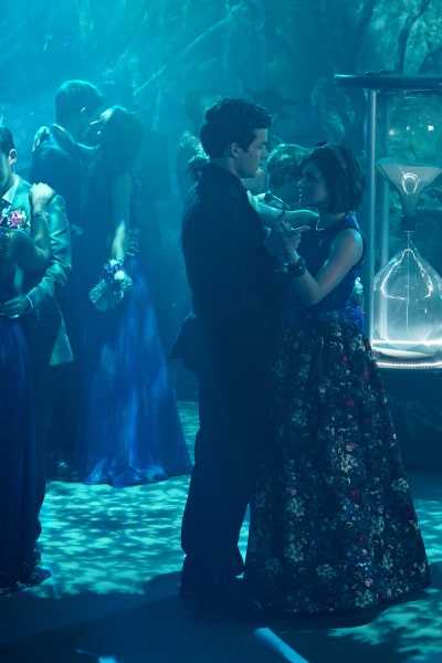 Pretty Little Liars na platformě X: „#TBT to prom in the