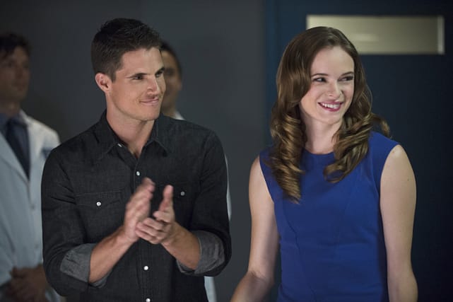 Cheering - The Flash Season 1 Episode 3