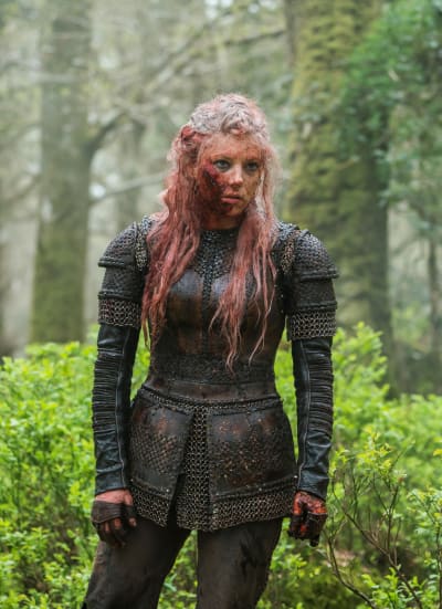 Bloody Lagertha Standing - Vikings Season 5 Episode 19