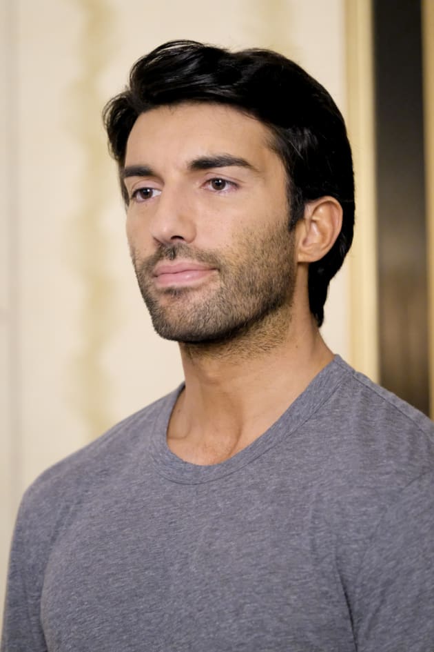 Supporting Them Both - Jane the Virgin