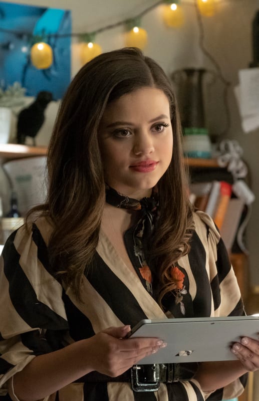 Maggie Finds A Clue - Charmed (2018) Season 1 Episode 13