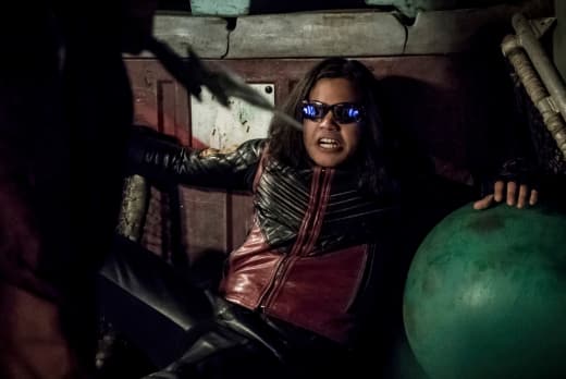Vibe Gets Knocked Down By Cicada - The Flash