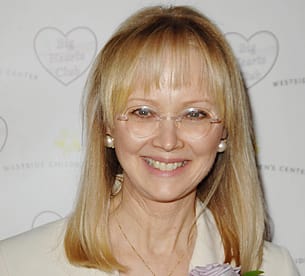 Shelley Long Becomes Part of Modern Family - TV Fanatic