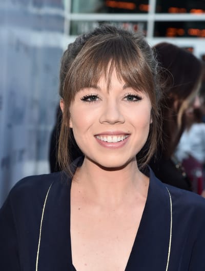 Jennette McCurdy Attends Damsel Premiere