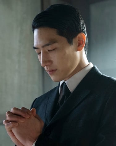 Isak Praying - Pachinko Season 1 Episode 4