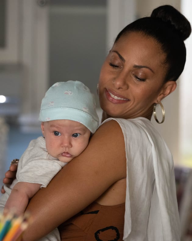 Auntie Gina - A Million Little Things Season 2 Episode 7