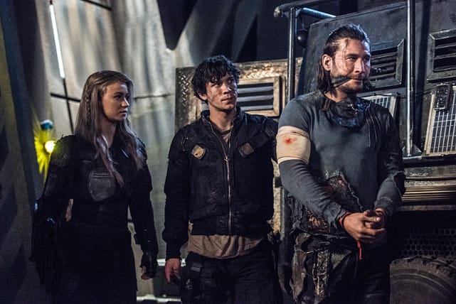 Look Who's Back! - The 100 Season 3 Episode 15