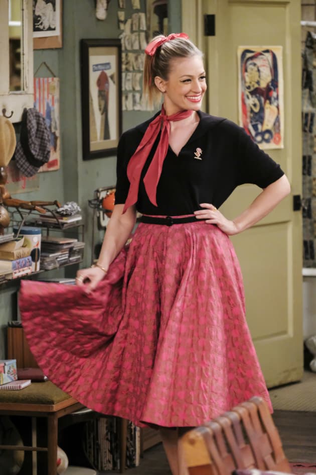 Embracing Bowling - 2 Broke Girls