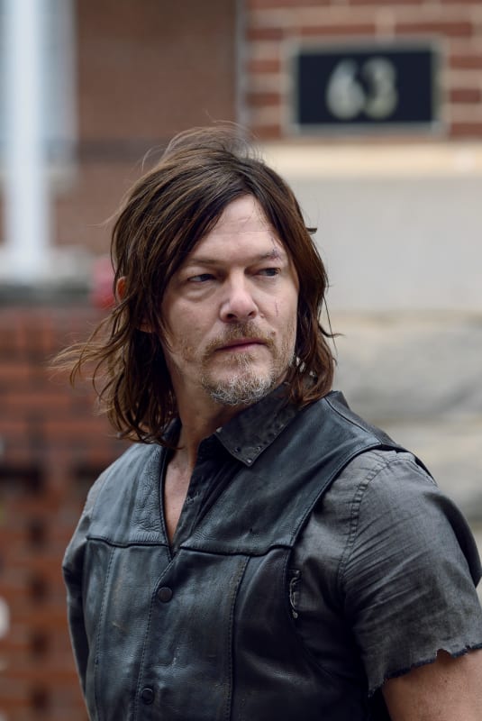 Lighten Up - The Walking Dead Season 9 Episode 15